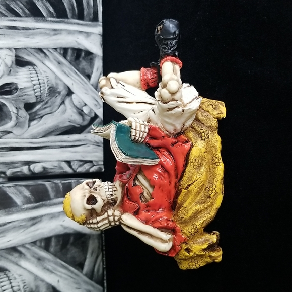 Shelf-Sitter Skeletons - Picture 5 of 12